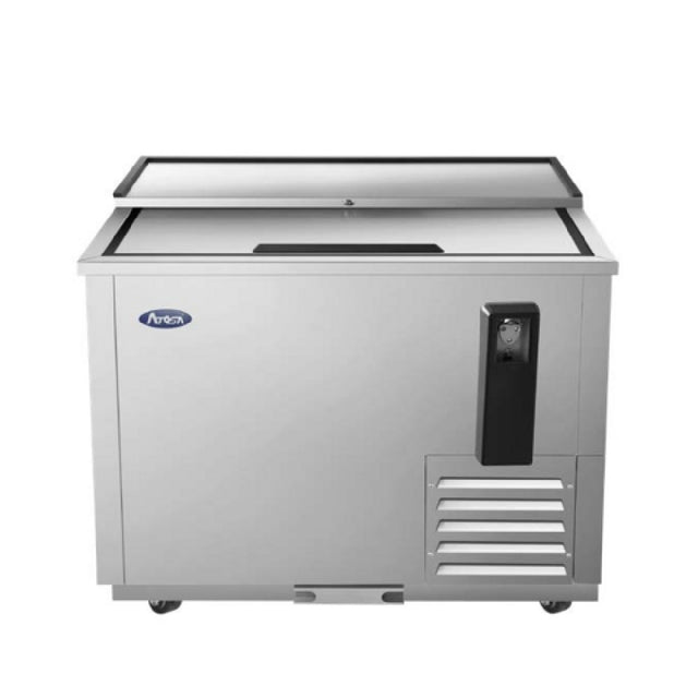 Atosa MBC36GR Atosa Bottle Cooler 36-4/5"W X 26-3/5"D X 34-3/10"H Self-contained Side Mount Refrigeration